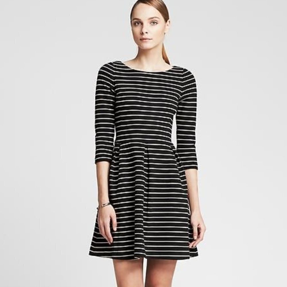 Banana Republic Black and White Striped Flared Women's Dress Size 0 - Picture 1 of 10